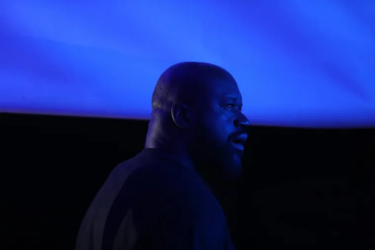 Ludnica u Malinskoj: Legendarni Shaq održao koncert, na bini završio i Luka Dončić. Pogledajte kako je to izgledalo
