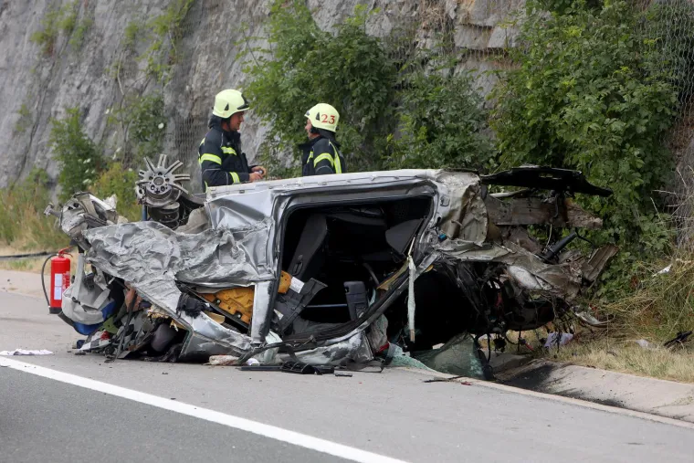 Detalji nesreće na A1 u kojoj je poginuo mladić (19): Sletio s kolnika, udario u stijenu i odbačen preko ograde u suprotan smjer