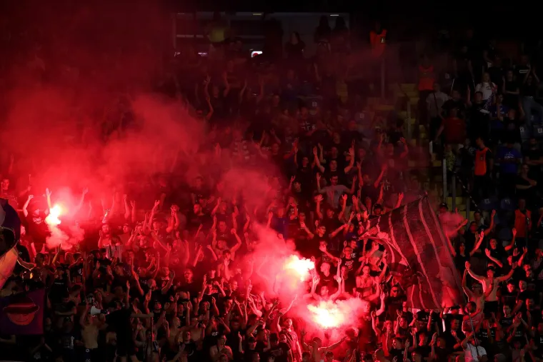 Jao, bit će kazna, ali nema veze. Pogledajte kakvu su brutalnu atmosferu napravili Boysi na otvaranju HNL-a