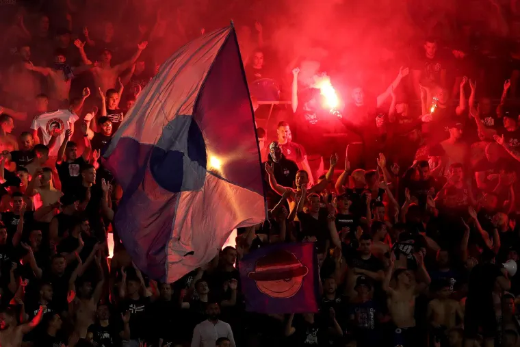 Jao, bit će kazna, ali nema veze. Pogledajte kakvu su brutalnu atmosferu napravili Boysi na otvaranju HNL-a