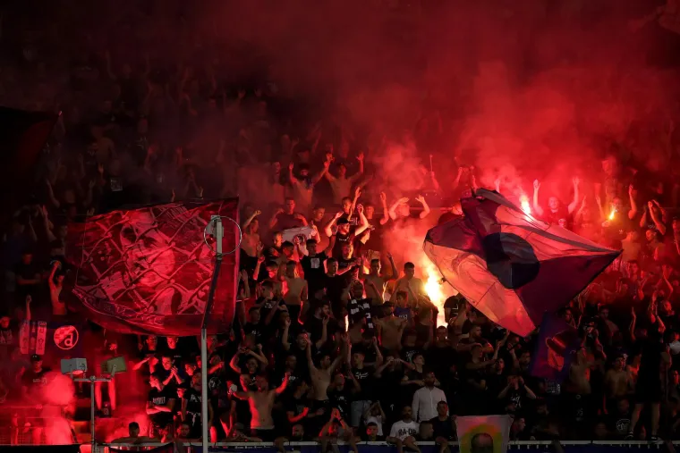 Jao, bit će kazna, ali nema veze. Pogledajte kakvu su brutalnu atmosferu napravili Boysi na otvaranju HNL-a