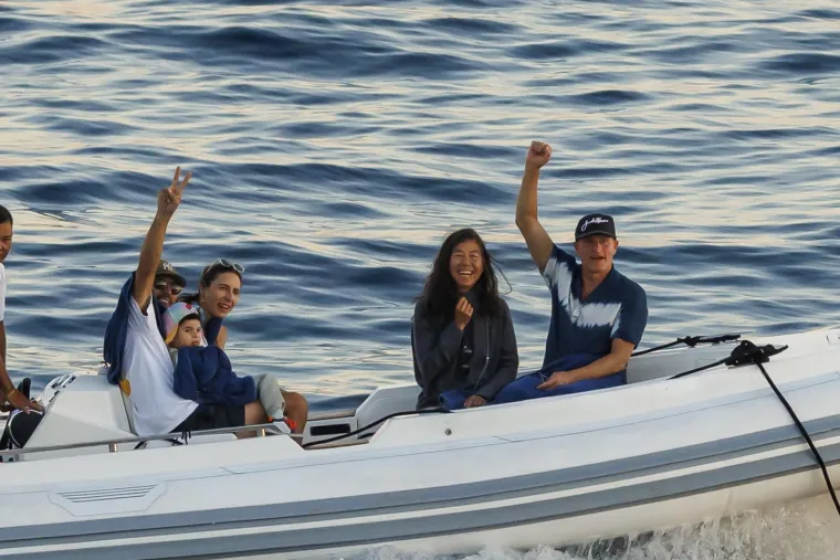 Woody Harrelson i Laura Louie