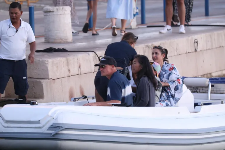 Woody Harrelson i Laura Louie