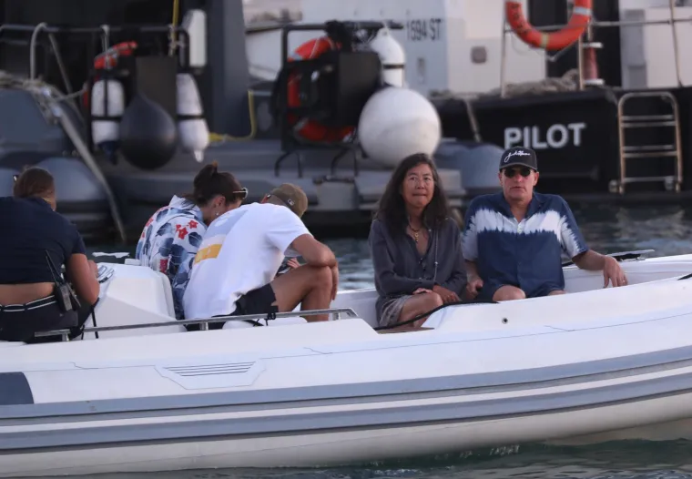 Woody Harrelson i Laura Louie