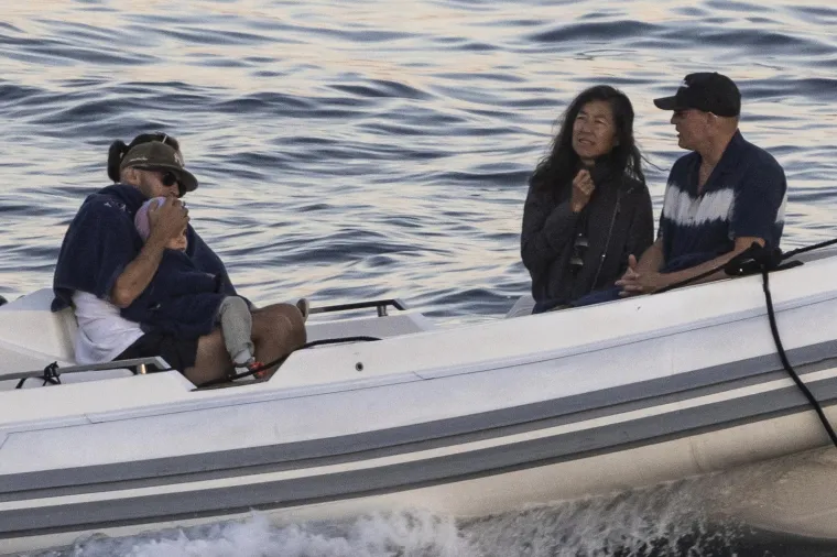 Woody Harrelson i Laura Louie