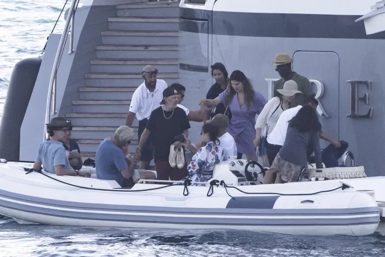 Chris Rock, Woody Harrelson, Jessica Miller, Lake Bell, Laura Louie