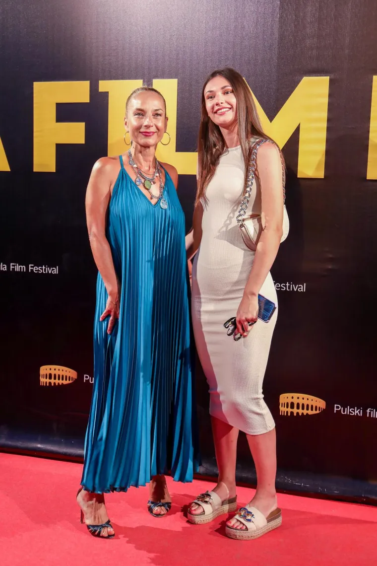 Milanovići se ba&scaron; nisu modno uskladili u Puli: Sanja je svejedno bila u fokusu u žestokoj konkurenciji ovih dama