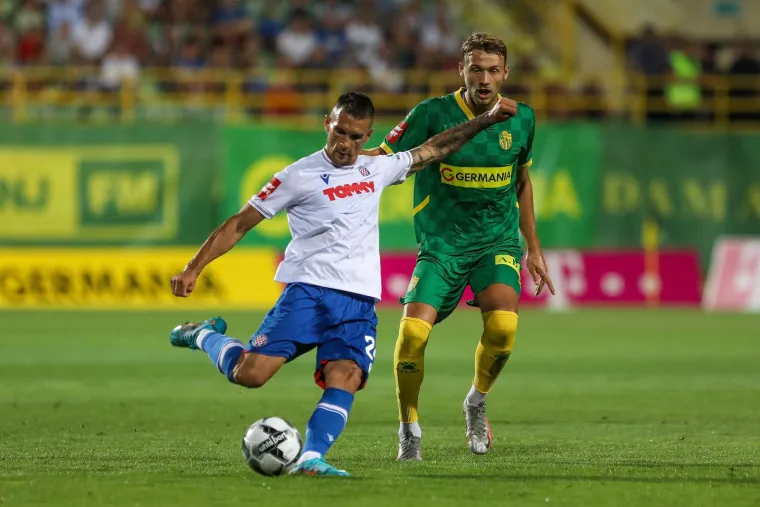 Gradonačelnik Pule nije poslu&scaron;ao upute i u Hajdukovoj majici s porukom 'Sloboda navijačima' gledao utakmicu Istre