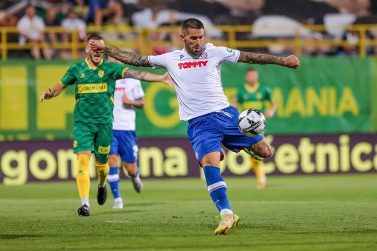 Gradonačelnik Pule nije poslu&scaron;ao upute i u Hajdukovoj majici s porukom 'Sloboda navijačima' gledao utakmicu Istre