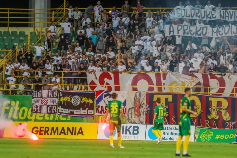 Torcida brutalno izvrijeđala čelnog čovjeka Dinama. Jeste li vidjeli kakav su natpis razvili i što su mu skandirali?