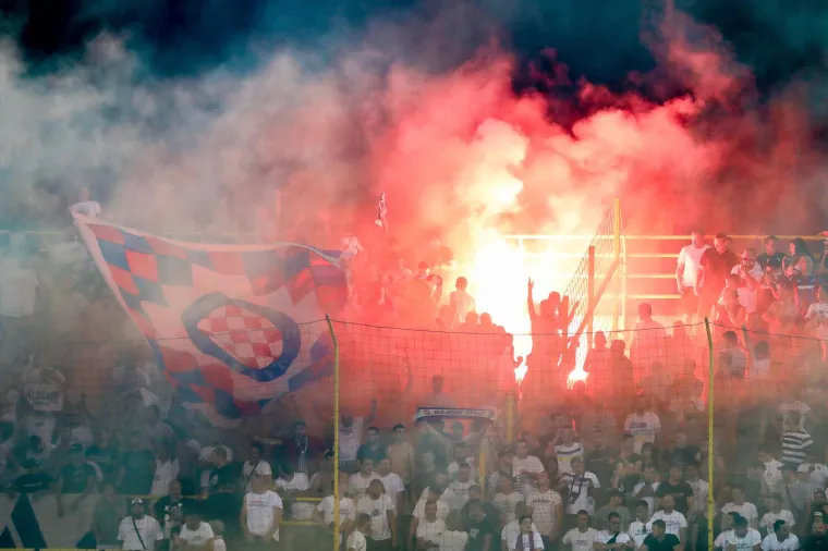 Torcida brutalno izvrijeđala čelnog čovjeka Dinama. Jeste li vidjeli kakav su natpis razvili i što su mu skandirali?