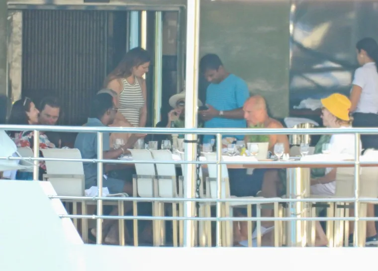 Sasha Baron Cohen i Woody Harrelson