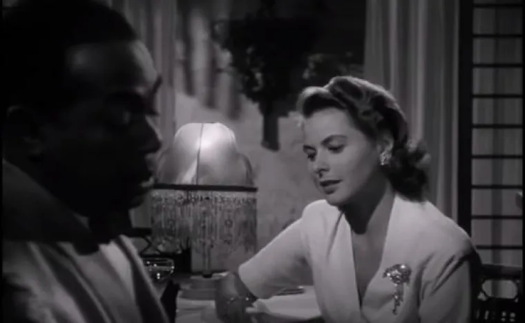 &apos;Sviraj to ponovo Sam&apos;:
U filmu Casablanca ova se rečenica nikad ne izgovara. Ono što kaže lik Ingrid Bergman je: &quot;Sviraj ti jednom, Sam. Za stara vremena.&quot;. Kasnije, kad Bogart traži tu pjesmu ni on to ne izgovara. &quot;Sviraj, Sam, ako  ju ona može podnijeti, mogu i ja&quot;. 
