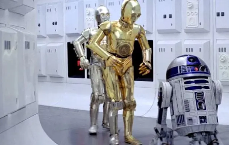 Koje je boje C3PO iz Ratova zvijezda?:
Većina nas se sjeća zlata, ali u stvarnosti, u originalnoj trilogiji, C3PO ima jednu srebrnu nogu.