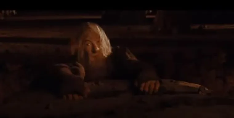 &apos;Trčite, budale!&apos;: Sjetite se kada je u Gospodaru prstenova Gandalf rekao Frodu i ostatku posade &quot;Bježite, budale!&quot; prije njegova dramatičnog pada? U hrvatskom prijevodu nema problema, no u engleskom se mnogi kunu da je rekao &quot;Trčite, budale&quot;, dok je uistinu rekao  &quot;Letite, budale!&quot;
