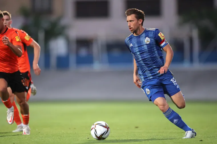 8. mjesto : Josip Pivarić (114 tisuća pratitelja) -  Možda malo iznenađujuće da se Pivarić na&scaron;ao na osmom mjestu ali igrajući za reprezentaciju na Svjetskom prvenstvu u Rusiji je jedan od razloga da brojka pratitelja bude veća.