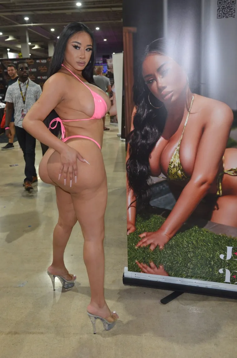 Jennifer Exxotic