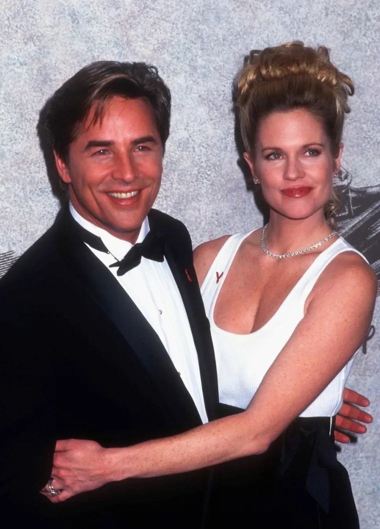 8. Melanie Griffith i Don Johnson: Griffith i Johnson također su dvaput bili spojeni. Prvi put to je bilo 1976. tijekom male ceremonije u Vegasu, međutim, razveli su se šest mjeseci kasnije. Drugi put 1989. U tom braku dobili su kćer Dakotu, no zauvijek su se razveli 1995.