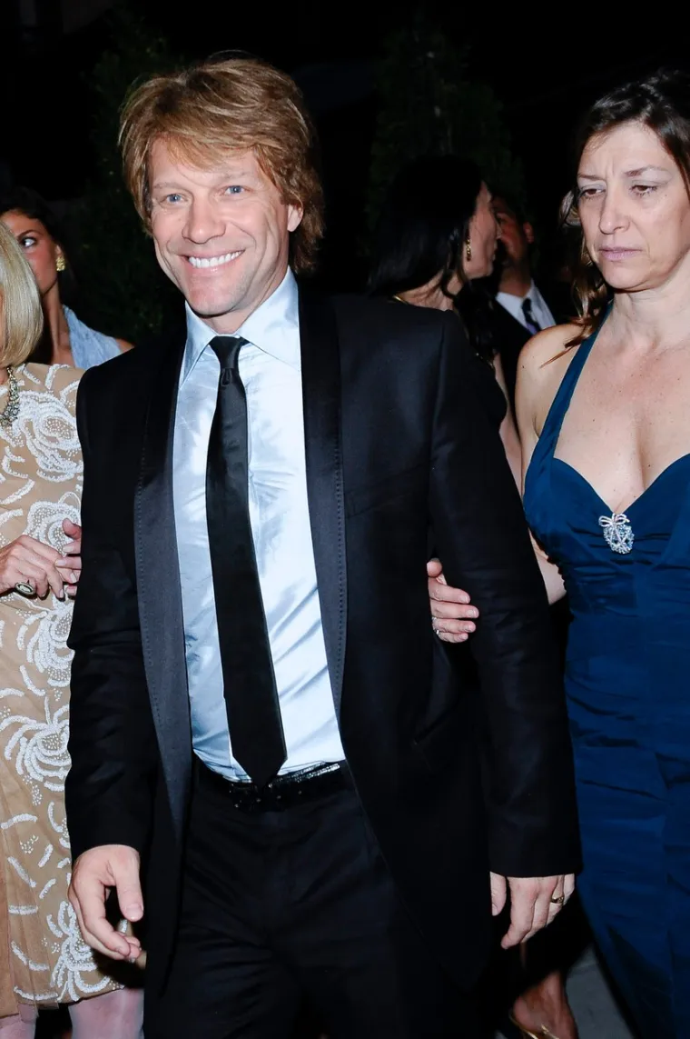 10. Jon Bon Jovi i Dorothea Hurley: Pjevač je 1989. slomio srca mnogih obožavateljica kada je otišao u Vegas kako bi se oženio svojom srednjoškolskom ljubavi. Par je u braku već više od 20 godina i imaju četvero djece: Stephanie, Jesseja, Jacoba i Romea.