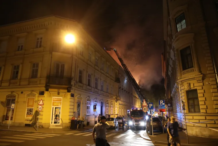 Požar su gasila 22 vatrogasca: Pogledajte strašne prizore iz samog centra Zagreba