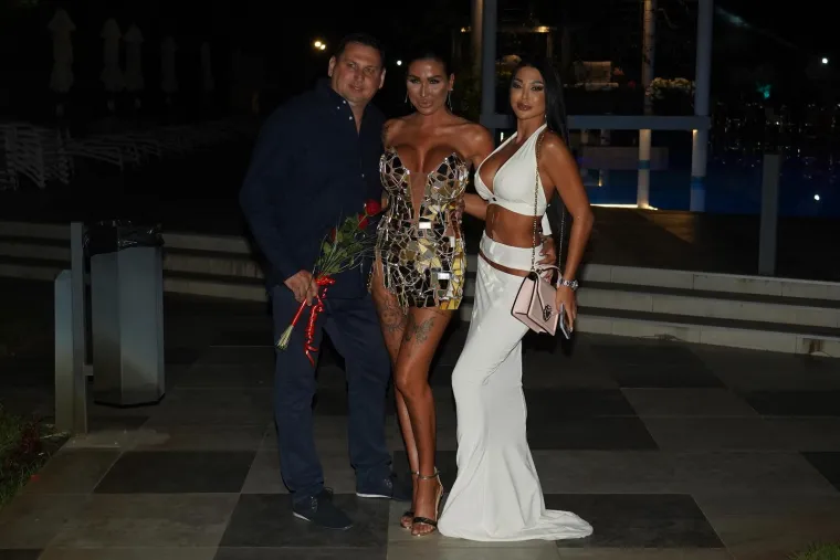 Tijana Ajfon s gostima.