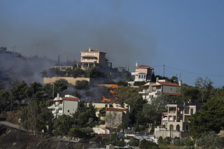 Katastrofa kod Atene! Ogroman požar guta sve pred sobom, izgorjele kuće, evakuirana bolnica