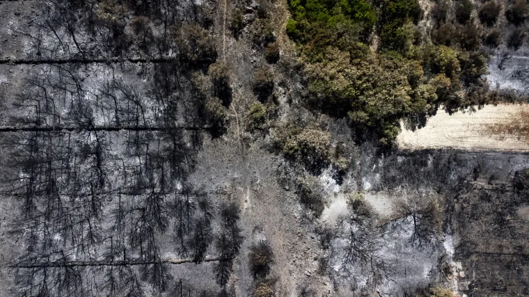 Spaljena zemlja: Fotografije iz zraka katastrofalnih posljedica velikog požara u Zatonu i Raslini