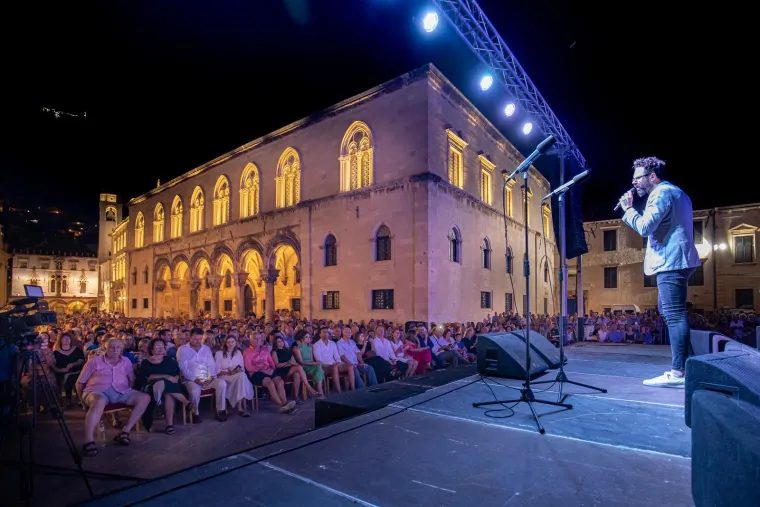 Evo gdje je bio Petar Gra&scaron;o kad su Hana i beba iza&scaron;le iz rodili&scaron;ta: Ponosni tata ni tada nije imao predah od posla