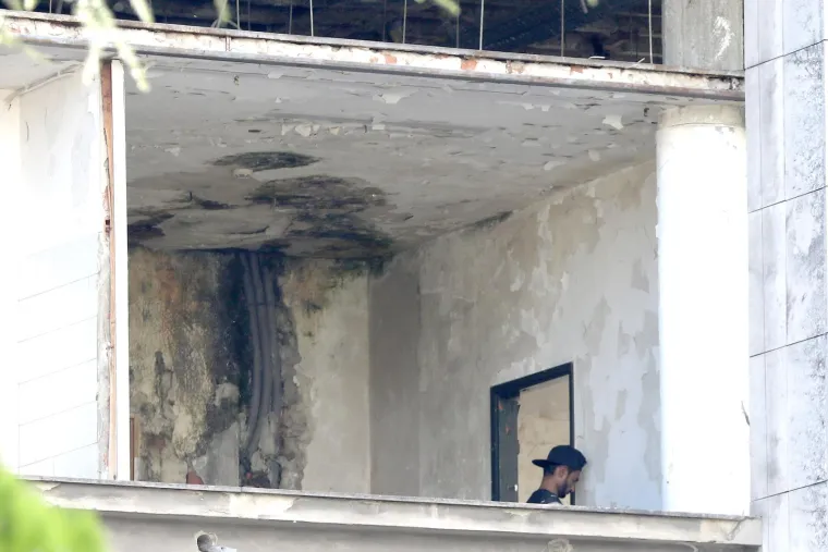 Migranti naselili ruševnu zgradu u centru Zagreba: Ugrožavaju vlastite živote spavajući u opasnom ruglu