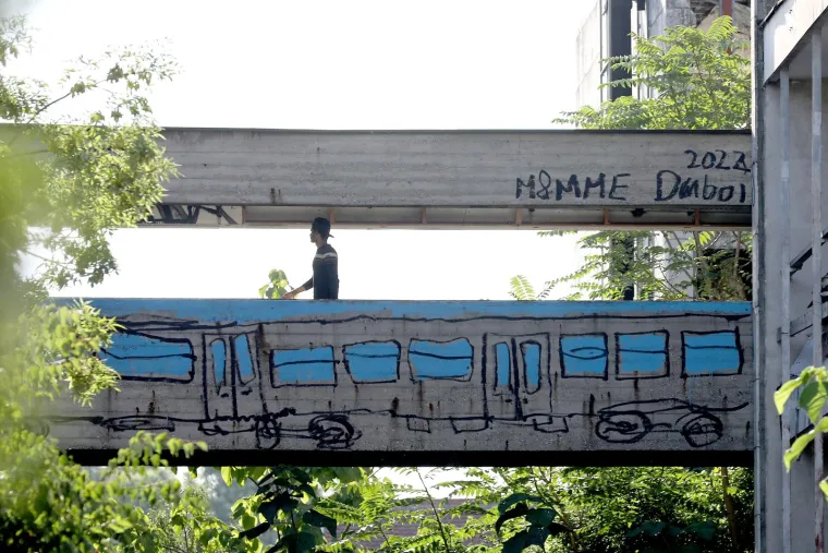 Migranti naselili ruševnu zgradu u centru Zagreba: Ugrožavaju vlastite živote spavajući u opasnom ruglu