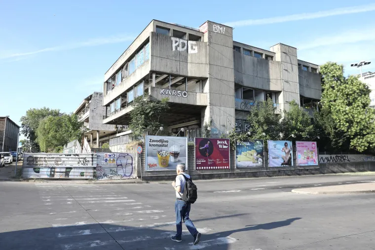 Migranti naselili ruševnu zgradu u centru Zagreba: Ugrožavaju vlastite živote spavajući u opasnom ruglu