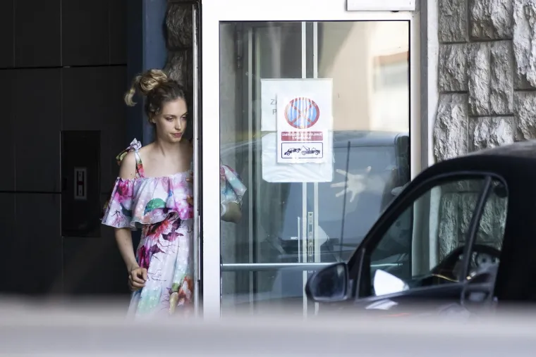 Ovo izdanje Hane Huljić Grašo svima je zapelo za oko, evo gdje je nabavila haljinu za izlazak iz rodilišta