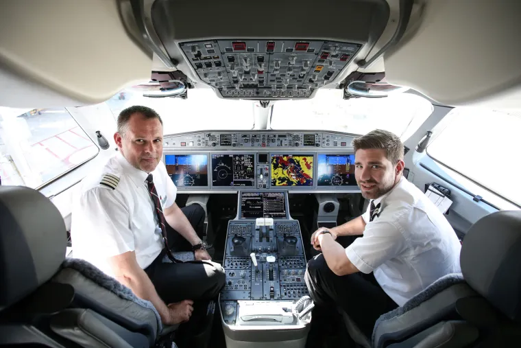 6. Pilot - 18.685 kuna


Opis radnog mjesta:
- Odgovornost pilotiranja zrakoplovima.
- Pripremanje planova leta na temelju prognoze vremena.
- Obavljanje rutinskog pregleda instrumenata, kontrola i opreme prije leta.
- Komunikacija s kontrolnim tornjem, traženje došpuštenja za polijetanje i slijetanje.
- Informiranje putnika o dolazećim olujama, turbulencijama i ostalim vremenskim nepogodnostima.