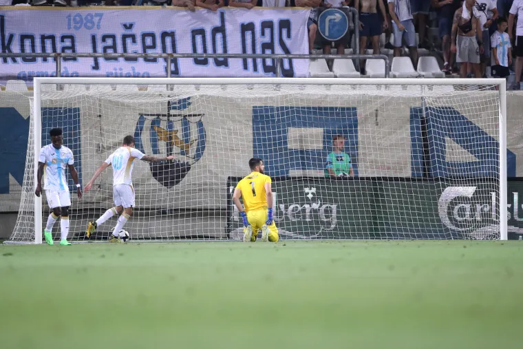 Luda atmosfera na Rujevici: Nabrijani Šveđani skakali u kavezu, Rijeka ispustila vodstvo