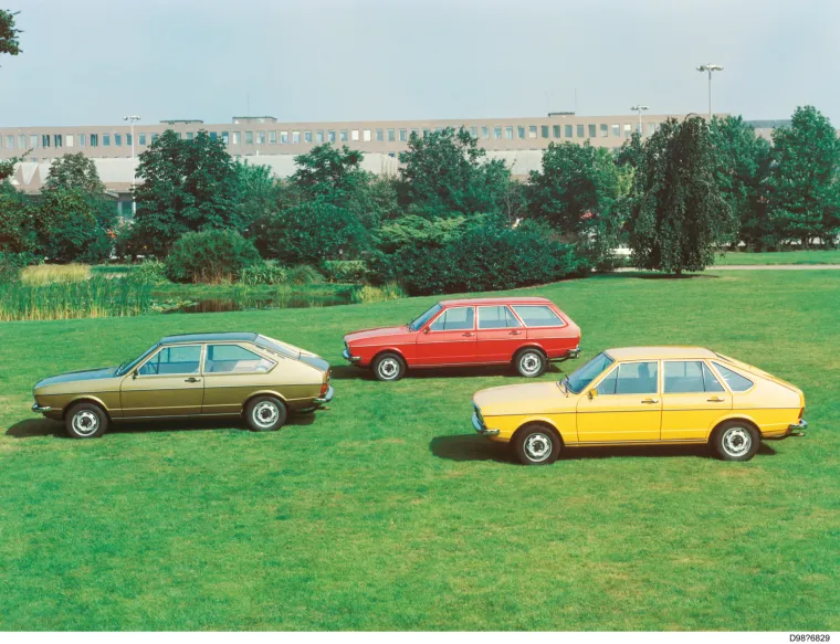 Passat je dobio facelifting 1977. s obnovljenom unutrašnjošću i vanjštinom te s promijenjenim položajem pokazivača smjera i ovisno o modelu, četiri okrugla ili dva pravokutna prednja svjetla