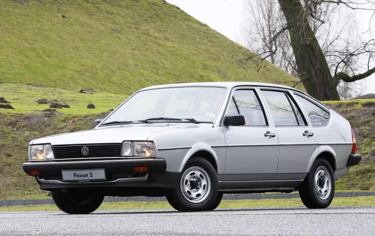 Druga generacija Passata lansirana je 1981. Platforma, nazvana B2, ponovno se temeljila na odgovarajućoj verziji Audija 80, koja je bila lansirana 1978. B2 Passat bio je nešto duži. Uz kompakta i karavana, postojala je i konvencionalna limuzina, koja se do facelifta 1985. u Europi prodavala kao Volkswagen Santana