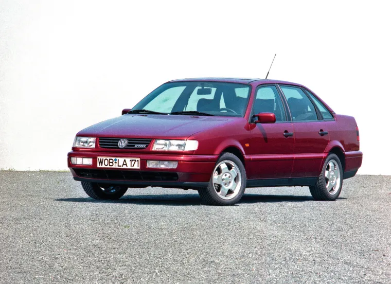 Automobil je bio dostupan s &apos;nepoderivim&apos; 1.9 dizelskim motorom s turbopunjačem i izravnim ubrizgavanjem (TDI), koji daje 90 KS. Imao je iznimno malu potrošnju goriva od 5,2 L/100 km na autocesti. U kombinaciji s 98 litara spremnikom za gorivo, B4 TDI karavan je imao domet od 1800+ km