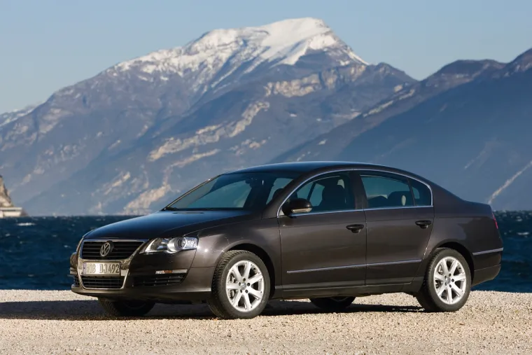 U veljači 2008. 2.0 FSI zamijenjen je novim 1,8-litrenim TSI motorom i 6-stupanjskim automatskim mjenjačem koji je razvio Audi., a nudio je snagu od 160 KS. Ekskluzivno za Europu, Japan, Australiju i Novi Zeland bilo je ograničeno izdanje Passata R36, koje je imalo 3,6-litreni V6 motor. Ova verzija Passata razvijala je 300 KS i pogon na sve kotače, a kao službeno vozilo njime se koristio i pokojni zagrebački gradonačelnik Milan Bandić