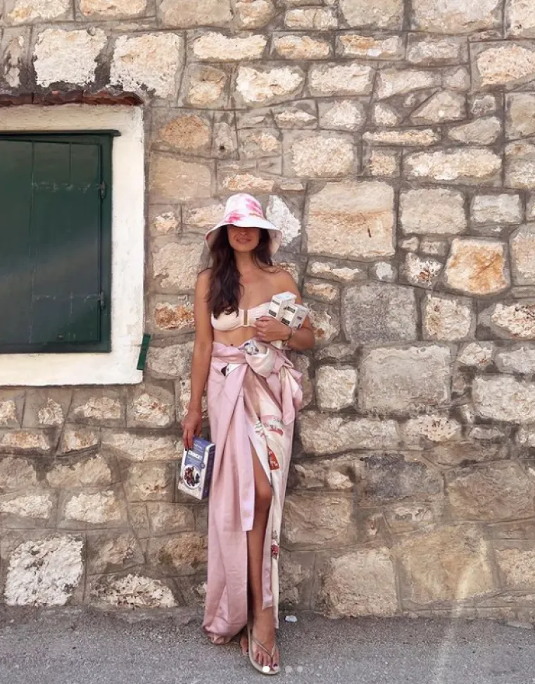 Ljupka Gojić Mikić s kćerima je u Postiri na Braču.