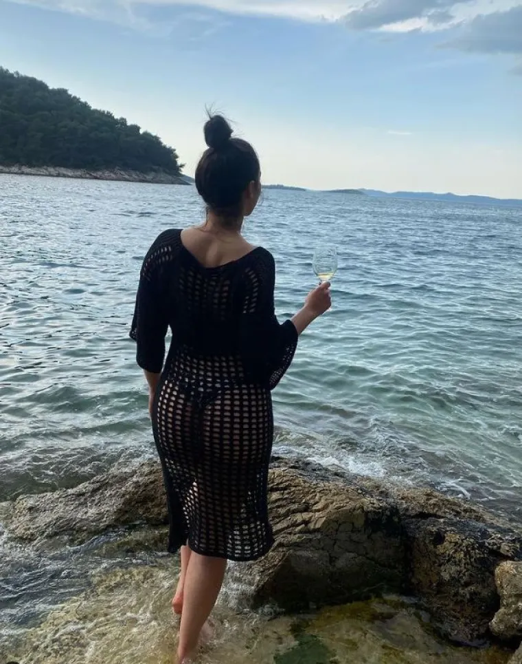 Maja Bajamić se skinula u bikini i okrenula leđa fotiću: Koja Kim, koja J.Lo, o ovoj guzi će se još dugo pričati!