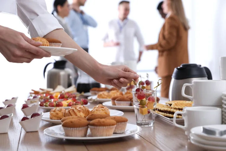 Šećer:
Nutricionistica Dana Hunnes, kaže kako šećer kojim je bogata obrađena hrana potiče upale, a upalni proces će sigurno utjecati i na povišenje krvnog tlaka.
