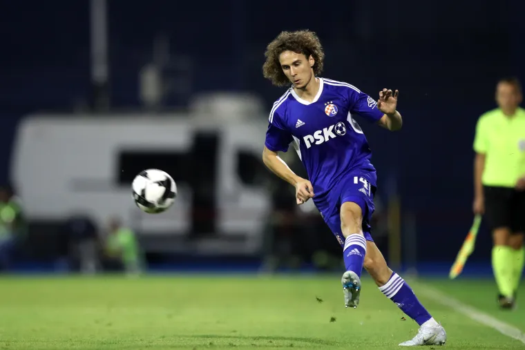 Robert Ljubičić (2,5 milijuna eura) - Do&scaron;ao početkom sezone iz bečkog Rapida, pozornost je skrenuo kada je zaigrao dvije utakmice protiv Dinama pro&scaron;le sezone u grupnoj fazi Europske lige za Rapid. Odlično se prilagodio na novoj poziciji lijevog beka iako to nije idealno rje&scaron;enje, Dinamu je to poziciji na kojoj ima najvi&scaron;e upitnika.