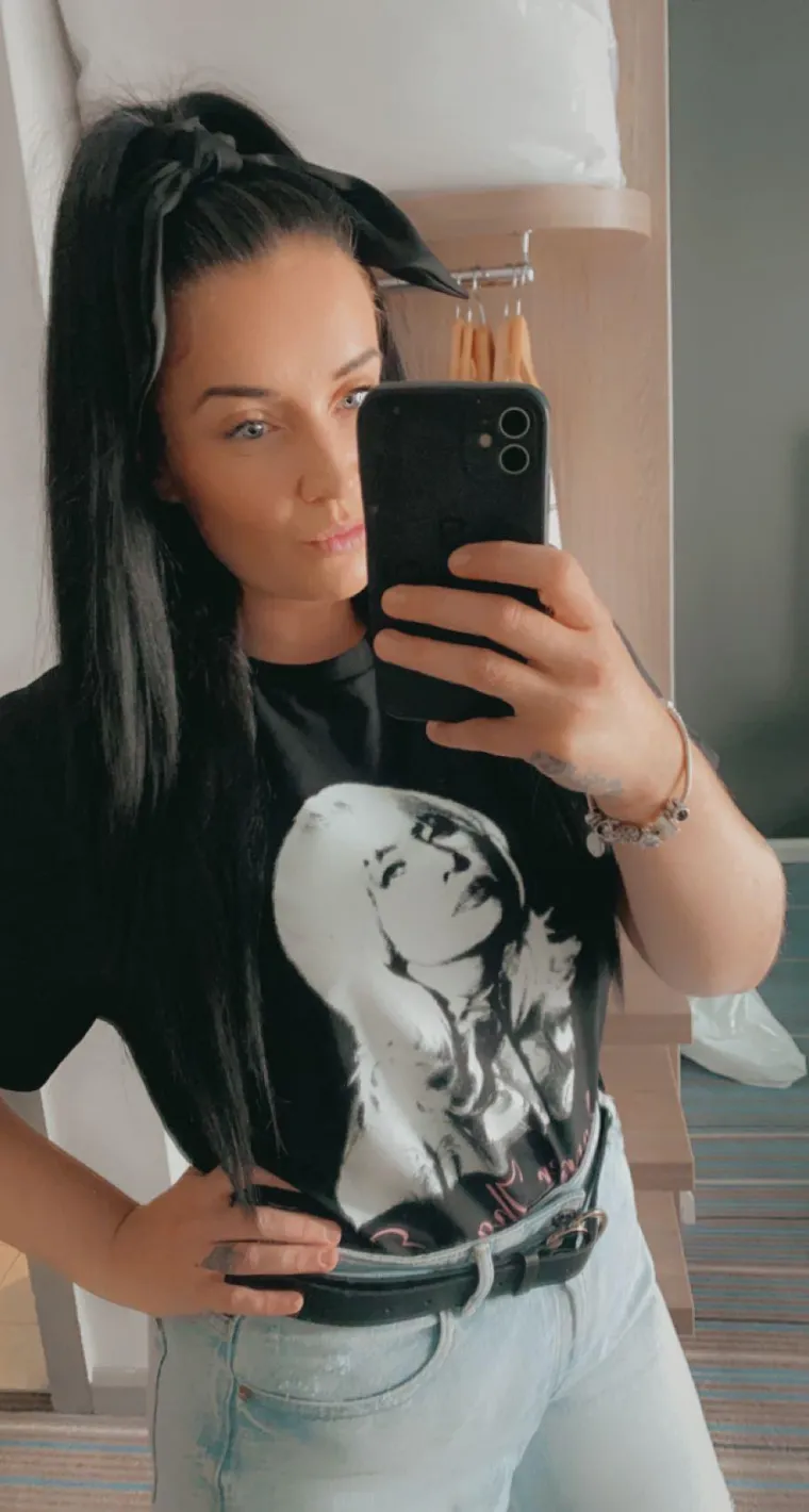 “Čini se da Tony voli pozornost, ali ja to ne mogu podnijeti. Osjećam se poniženo zbog svega toga. Nitko zapravo ne zna istinu. Nakon osam godina zajedno mislila sam da ga poznajem, ali nisam. Sve što sada želim je mir da ponovno izgradim svoj život s naše dvije djevojčice.&quot;, očajna je Lorna.