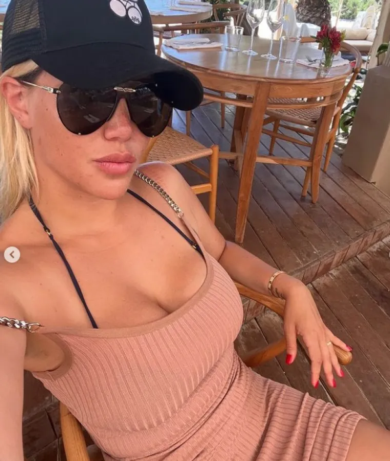 Fatalna Wanda oti&scaron;la na Ibizu i odmah objavila seriju provokativnih selfieja: 'Ovo je prevruće...'