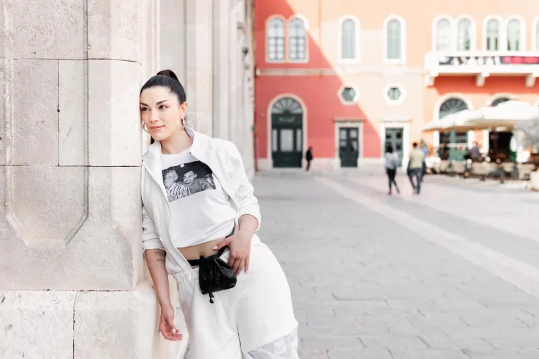 Maja Bajamić se skinula u bikini i okrenula leđa fotiću: Koja Kim, koja J.Lo, o ovoj guzi će se jo&scaron; dugo pričati!