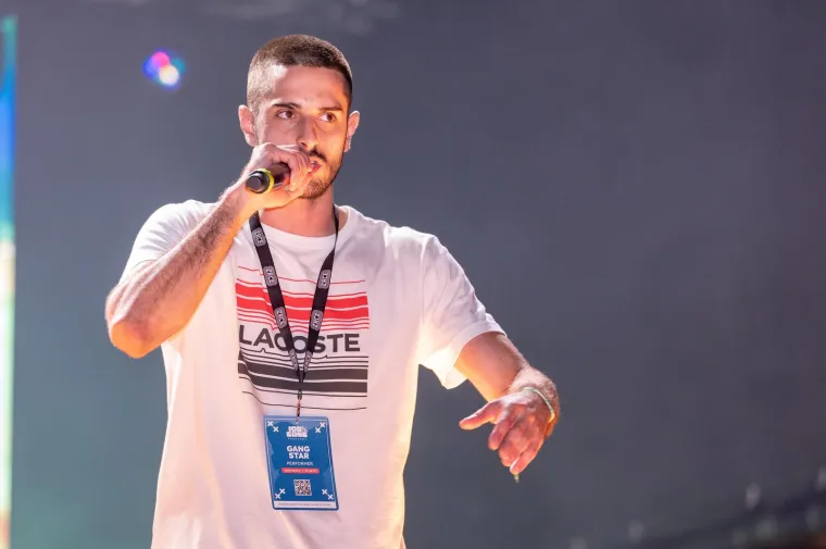 Elena od publike pozdravljena: Mladež na Zrću ludovala uz prelijepu kći Mile Kitića. Imala je zanimljivu 'opravicu'