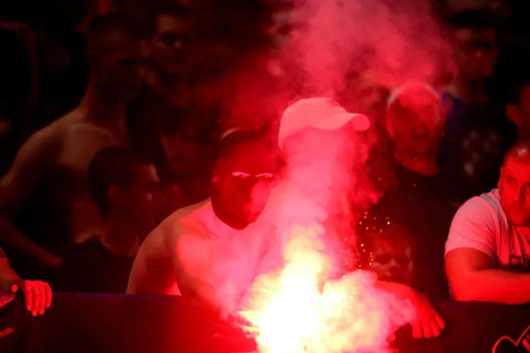 Jeziva slika snimljena na utakmici Dinama. Pogledajte s kakvom je zastrašujućom maskom došao BBB-ovac