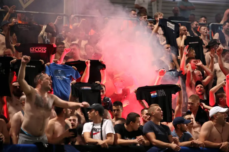 Jeziva slika snimljena na utakmici Dinama. Pogledajte s kakvom je zastra&scaron;ujućom maskom do&scaron;ao BBB-ovac