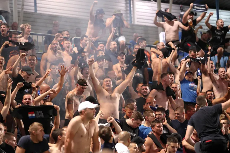 Jeziva slika snimljena na utakmici Dinama. Pogledajte s kakvom je zastra&scaron;ujućom maskom do&scaron;ao BBB-ovac