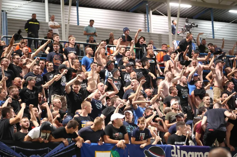 Jeziva slika snimljena na utakmici Dinama. Pogledajte s kakvom je zastra&scaron;ujućom maskom do&scaron;ao BBB-ovac